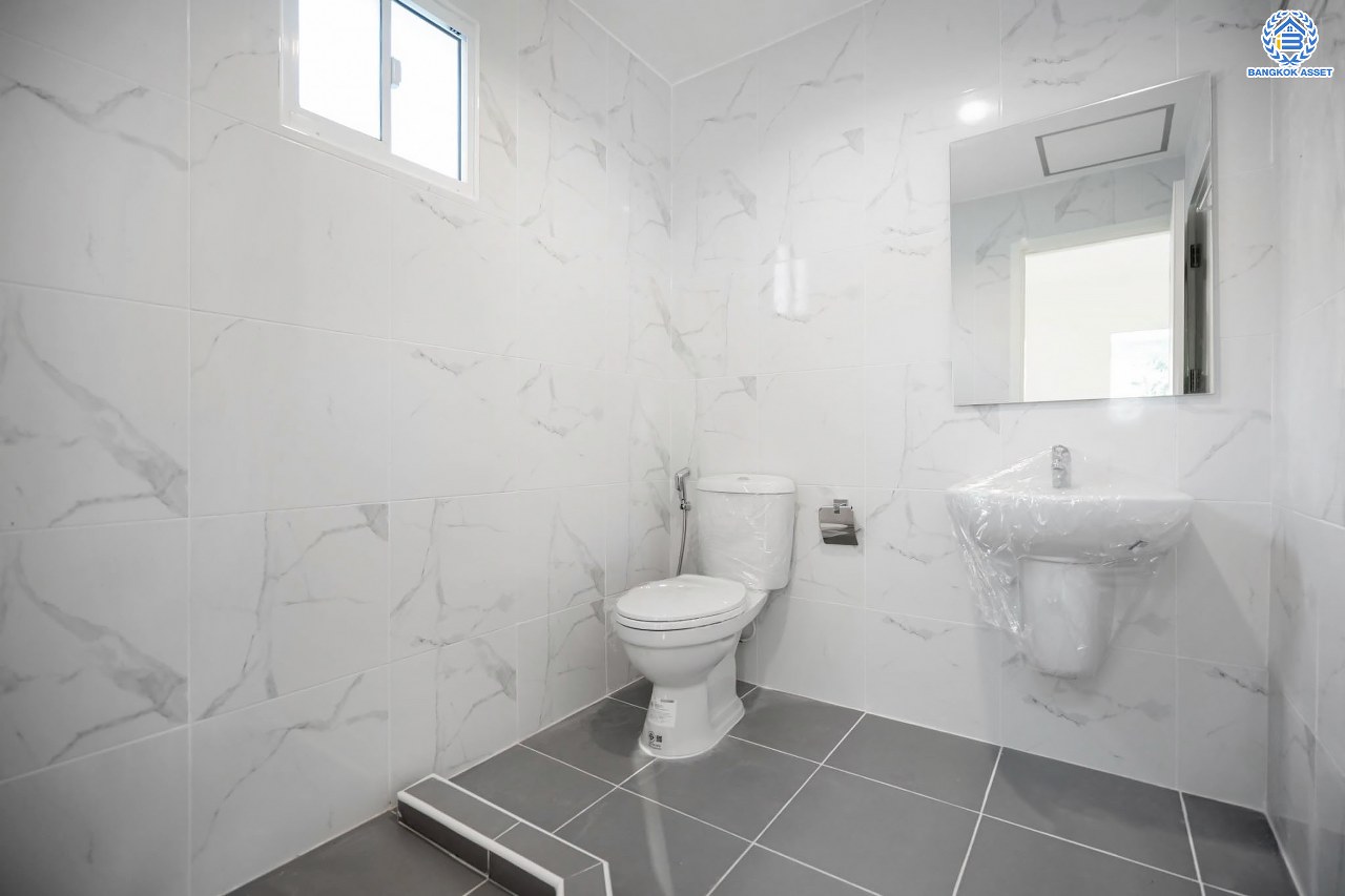 บ้านมือสองตกแต่งใหม่ โครงการ พฤกษาวิลเลจ30 เดอะซีซั่น แจ้งวัฒนะ-ราชพฤกษ์ หลังมุม ทำเลย่านปทุมธานี เนื้อที่ 53 ตร.ว. ฟังก์ชัน 3 ห้องนอน 2 ห้องน้ำ 1 ห้องอเนกประสงค์ จอดรถได้ 2 คัน เดินทางสะดวกสบายเข้า-ออกได้หลายเส้นทาง ใกล้เมืองทองธานี และจุดขึ้นทางด่วน "แจ้งวัฒนะ"